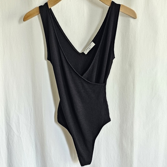🇨🇦 Aritzia Babaton Black Sleeveless Faux Wrap Rib Bodysuit - Picture 5 of 13